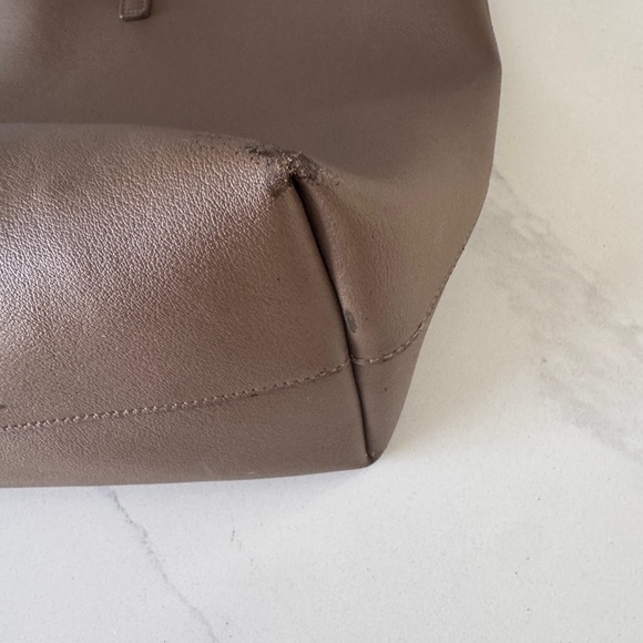 YSL/ Saint Laurent E/W leather tote - Picture 14 of 17